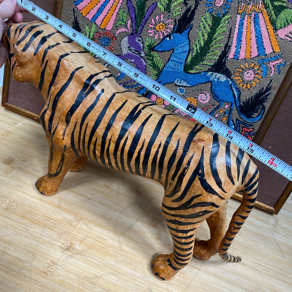 Vintage leather wrapped tiger statue figure 10” x 16” jungle cat sculpture - Picture 12 of 13